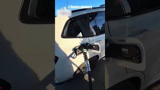 Жена решила залить дизель в заряженную Бэху мужа. С таким розыгрышем он точно надолго запомнит