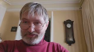 Харьков. В СОЛНЕЧНЫЙ ДЕНЬ С КНИГОЙ ПОД ЕЖЕДЕВНЫМИ ОБСТРЕЛАМИ.