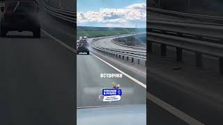 Автомобилисты слишком поздно поняли, что выбрали не тот ряд: справа был свободный проезд